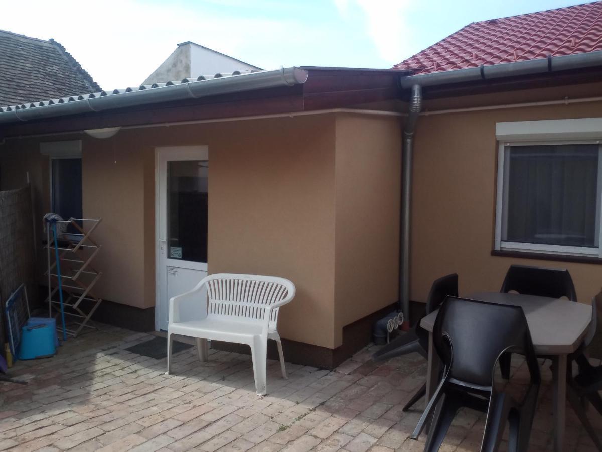Start Apartmanok Pécs Zewnętrze zdjęcie