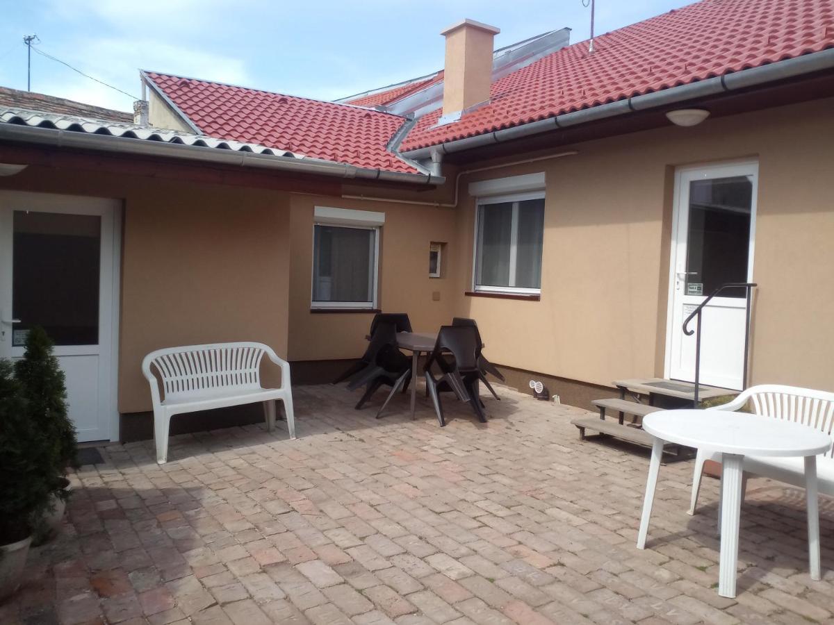 Start Apartmanok Pécs Zewnętrze zdjęcie