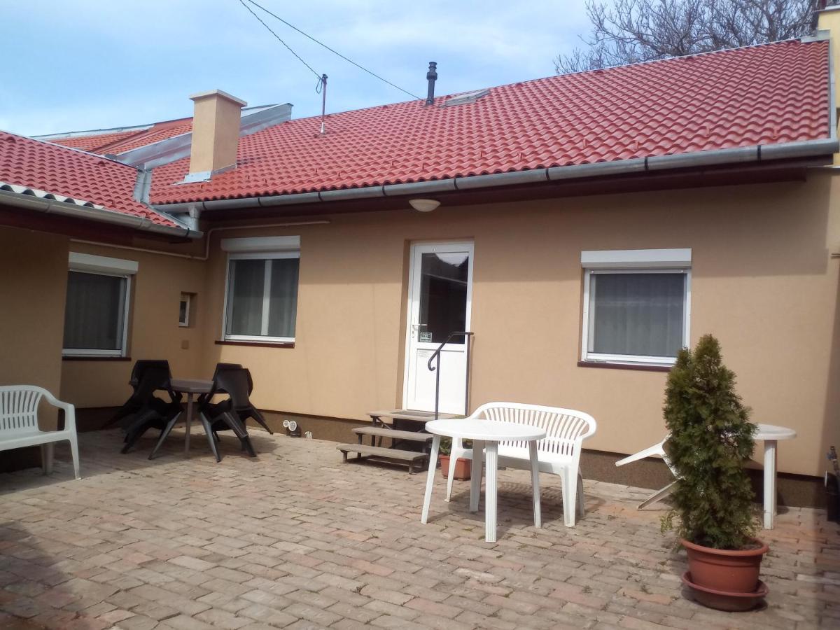 Start Apartmanok Pécs Zewnętrze zdjęcie